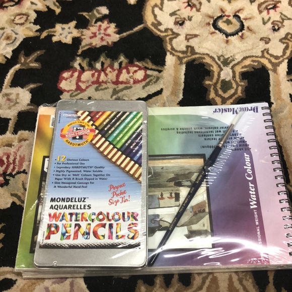 Drawmaster Watercolour pencil set and paintbrush